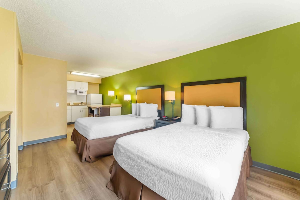 Studio, 2 Double Beds, Non Smoking | Desk, iron/ironing board, free WiFi, bed sheets