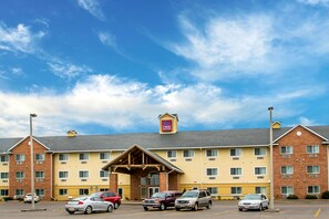 Comfort Suites hotel features a two-story structure with a covered entrance and a brick accent wall.
