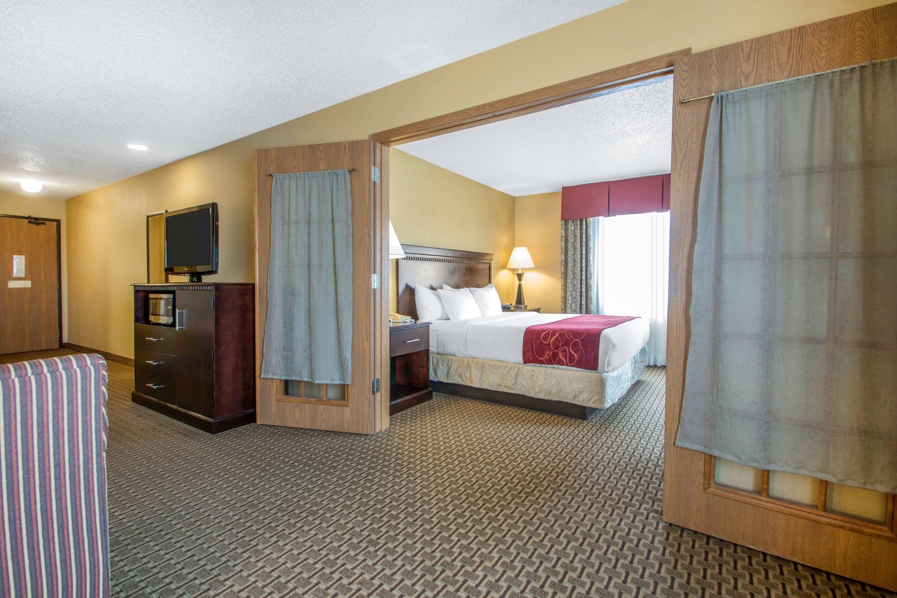 Suite, 1 King Bed with Sofa bed, Accessible, Non Smoking | Desk, laptop workspace, blackout drapes, iron/ironing board