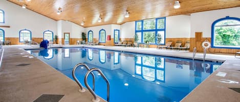 Una piscina cubierta