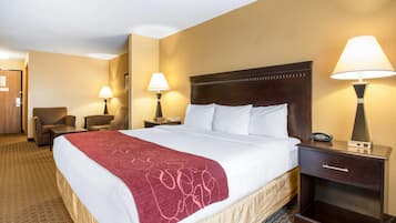 Sviitti, tupakointi kielletty | Työpöytä, kannettavalle tietokoneelle sopiva työtila, pimennysverhot