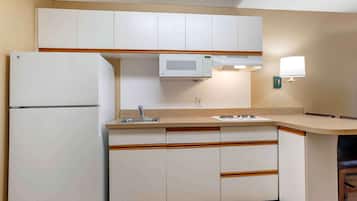 Full-size fridge, microwave, stovetop, coffee/tea maker