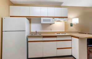 Full-sized fridge, microwave, stovetop, coffee/tea maker - Extended Stay America Suites Los Angeles Monrovia (Monrovia)