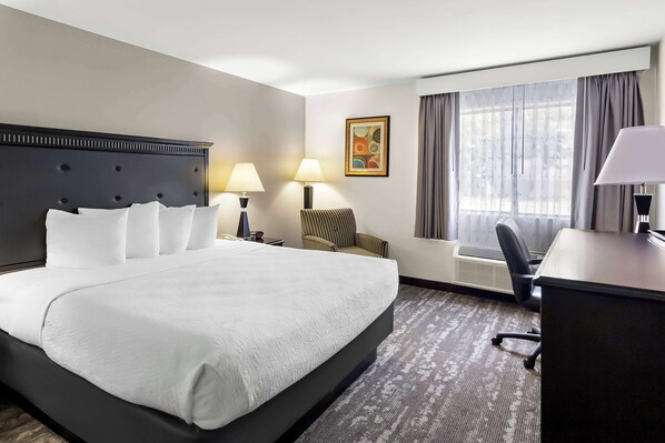 Standard Room, 1 King Bed, Accessible, Refrigerator & Microwave (Pet Friendly) | Desk, blackout drapes, iron/ironing board, free WiFi - Best Western Saluki Inn (Carbondale)