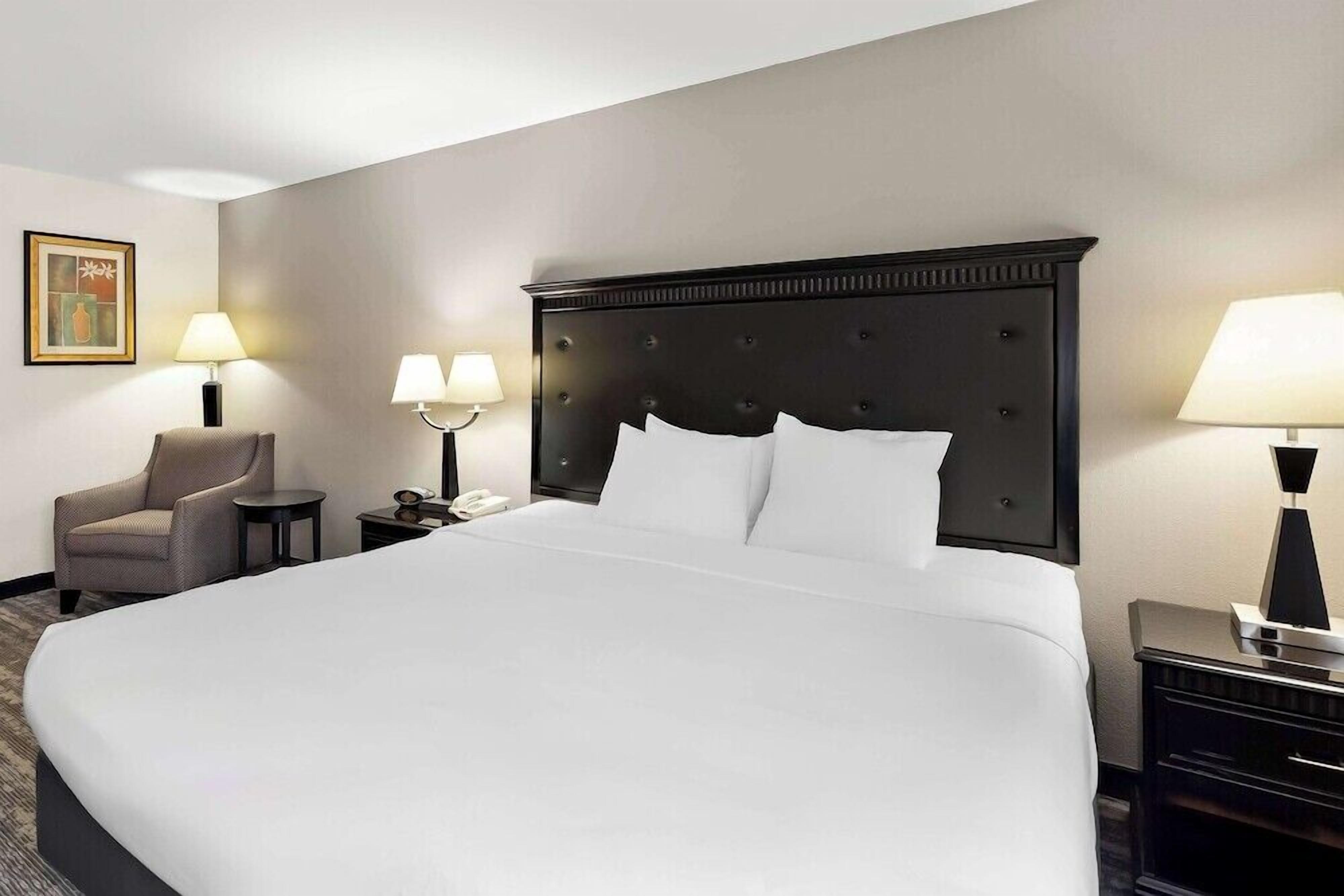 Desk, blackout drapes, iron/ironing board, free WiFi