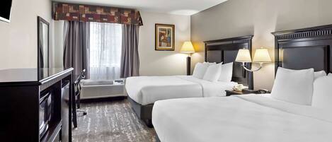 Standardrum - 2 dubbelsängar - tillgänglighetsanpassat - kylskåp och mikrovågsugn (Pet Friendly) | Skrivbord, mörkläggningsgardiner, strykjärn/strykbräda och gratis wi-fi