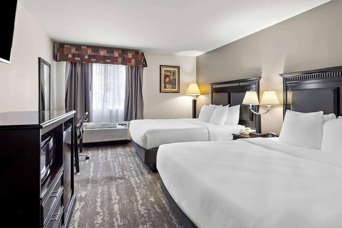 Desk, blackout curtains, iron/ironing board, free WiFi