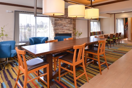 Lobby sitting area. Fairfield Inn & Suites by Marriott Helena