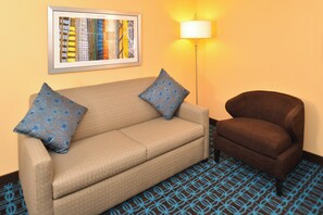 Room, 1 King Bed with Sofa bed | In-room safe, desk, blackout drapes, iron/ironing board - Fairfield Inn & Suites by Marriott Helena (Helena)