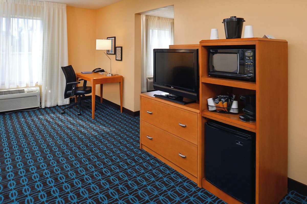 presidential suite, 1 king bed with sofa bed, non smoking | in-room safe, desk, blackout curtains, iron/ironing board