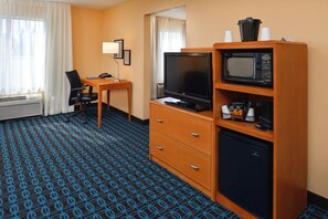 Presidential Suite, 1 King Bed with Sofa bed | In-room safe, desk, blackout curtains, iron/ironing board - Fairfield Inn & Suites by Marriott Helena (Helena)