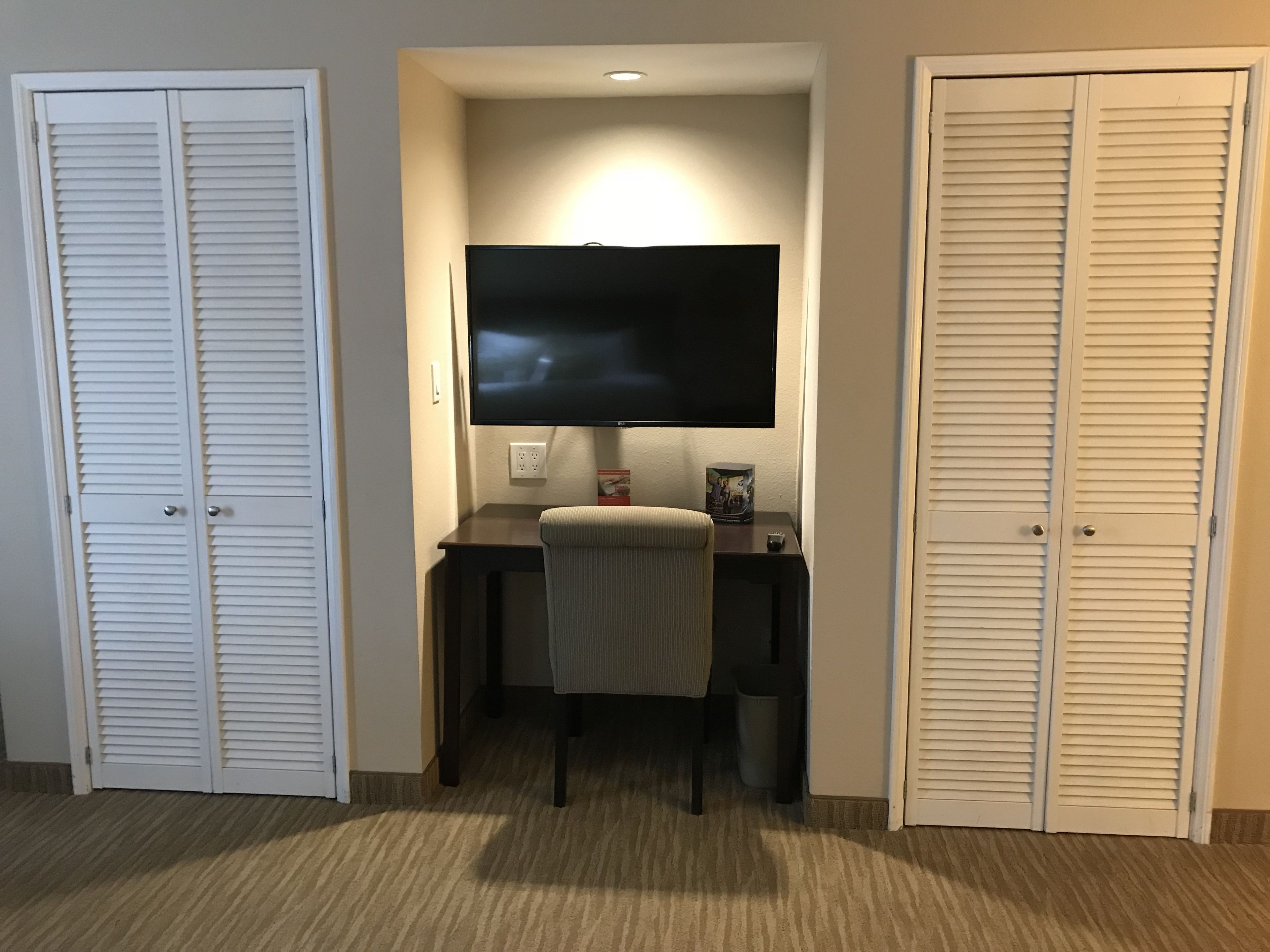 premium studio suite, 1 king bed (coast premium king studio suite) | 1 bedroom, premium bedding, down duvets, in-room safe