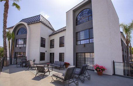 Coast Burbank Hotel - view 3