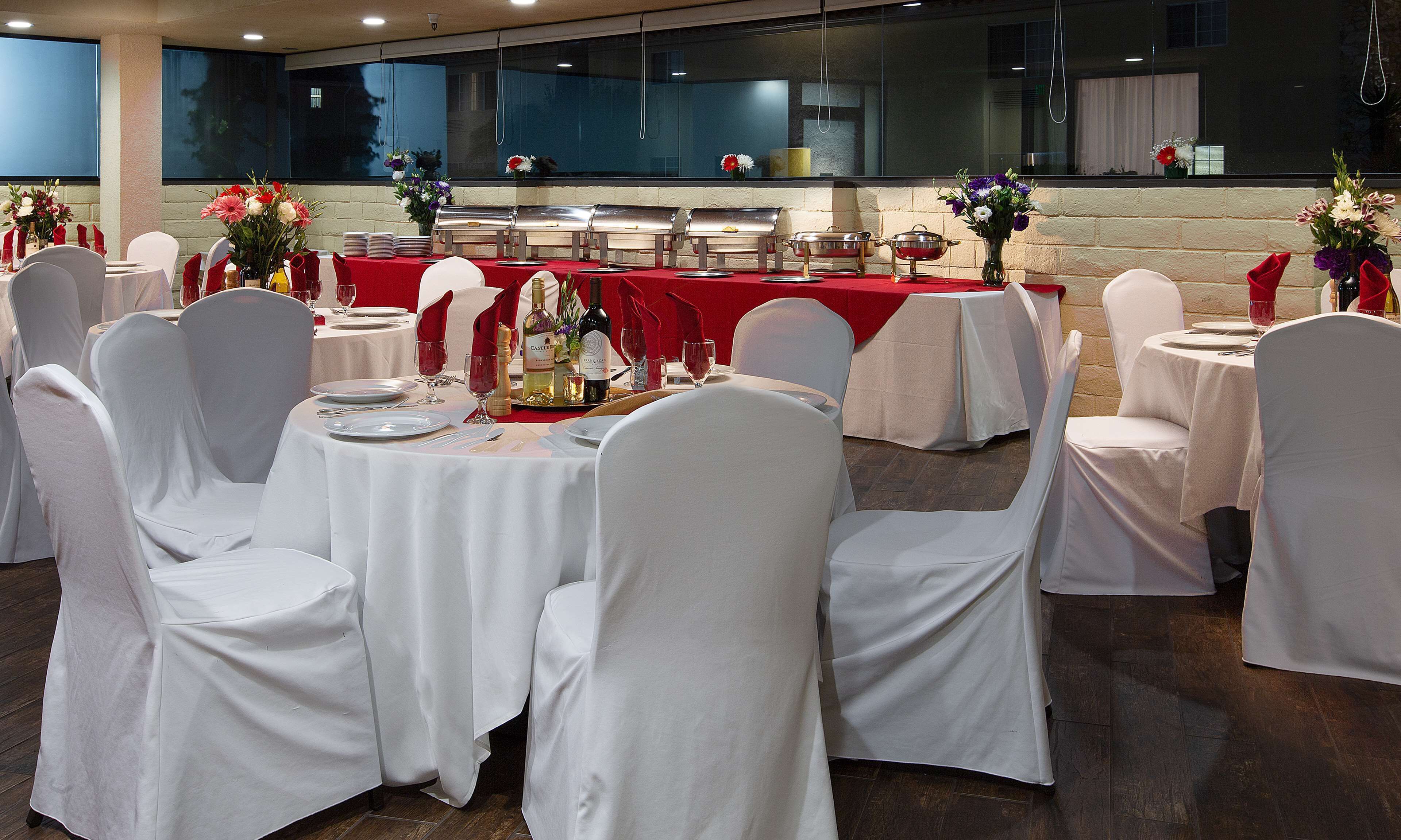 平日供應即叫即煮早餐 (費用另計)