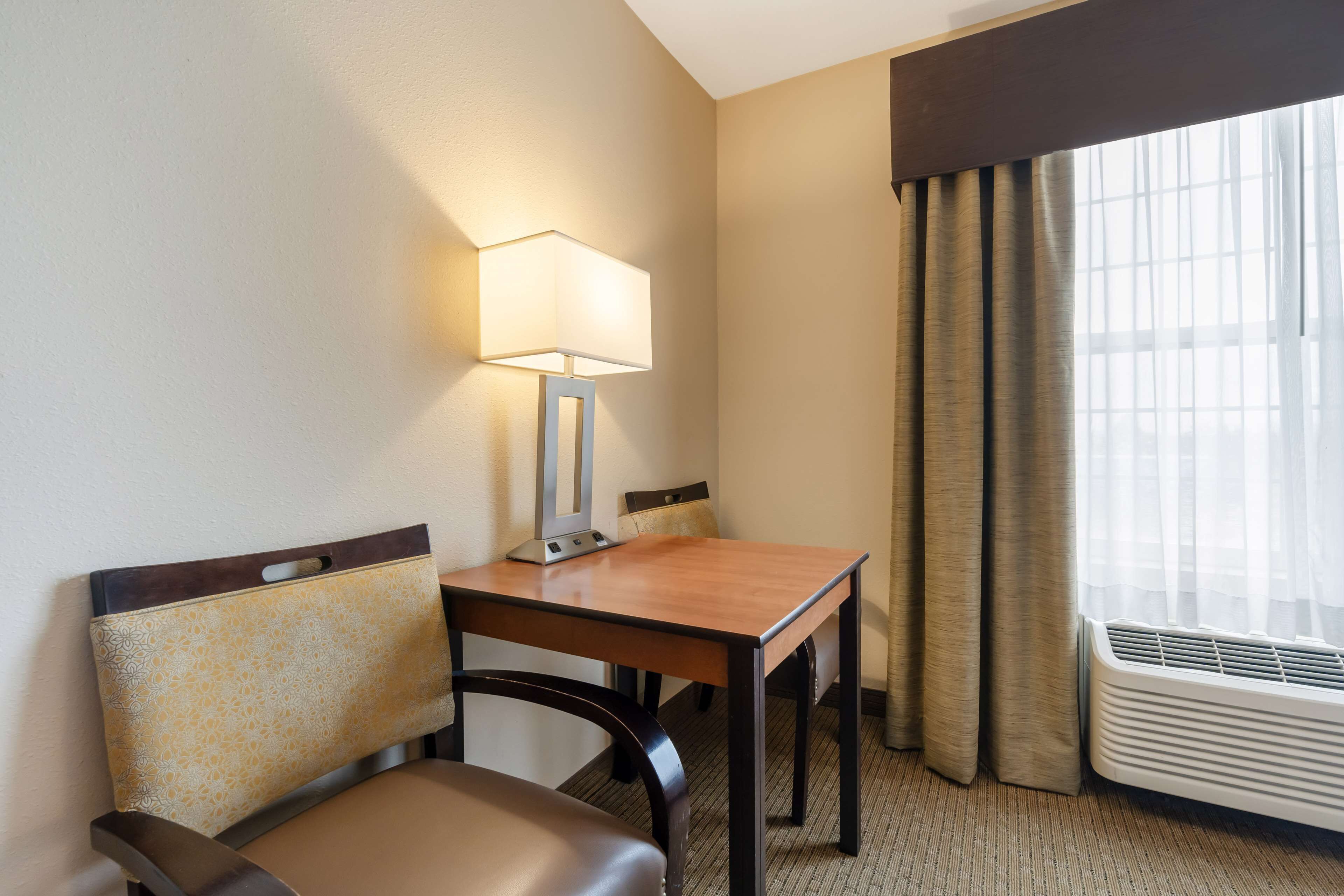 1 bedroom, in-room safe, desk, laptop workspace