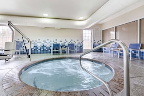 Piscina coberta (horari: 07:00-22:00) i gandules