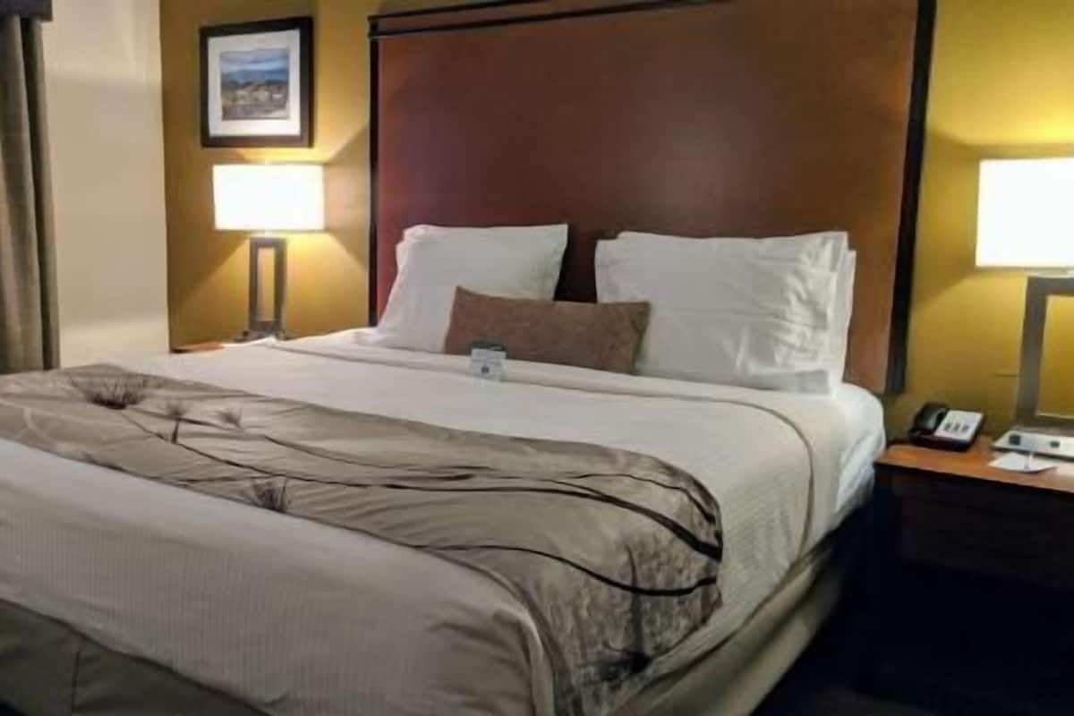 In-room safe, desk, laptop workspace, iron/ironing board