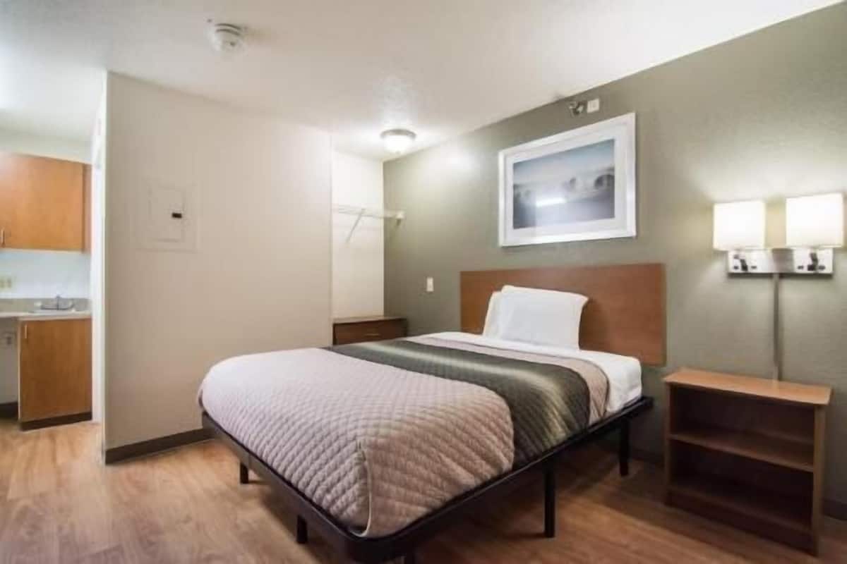 Schreibtisch, kostenloses WLAN, Bettwäsche