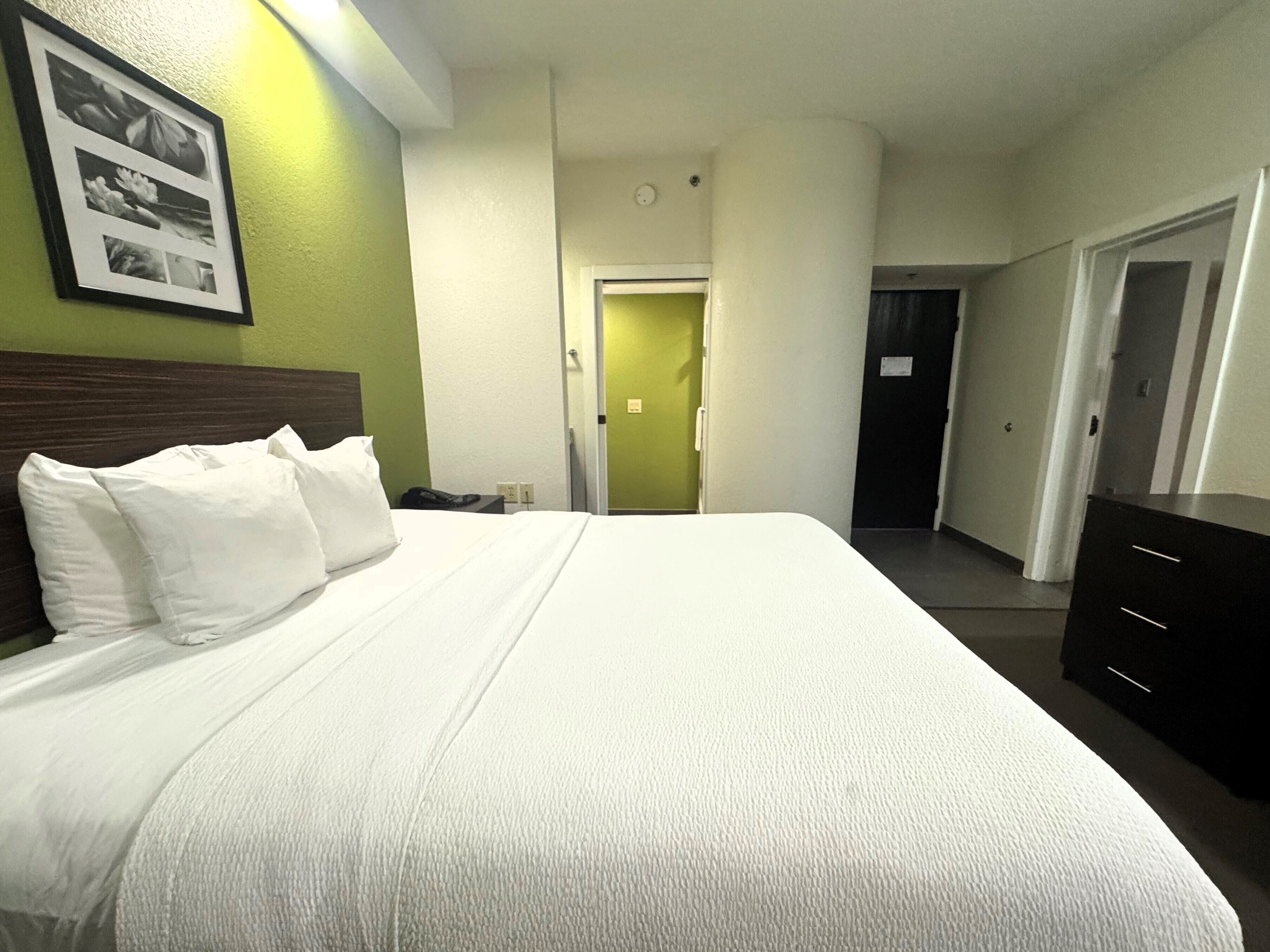 Decoración personalizada, muebles diferentes y escritorio 