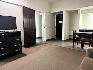 Decoración personalizada, muebles diferentes y escritorio