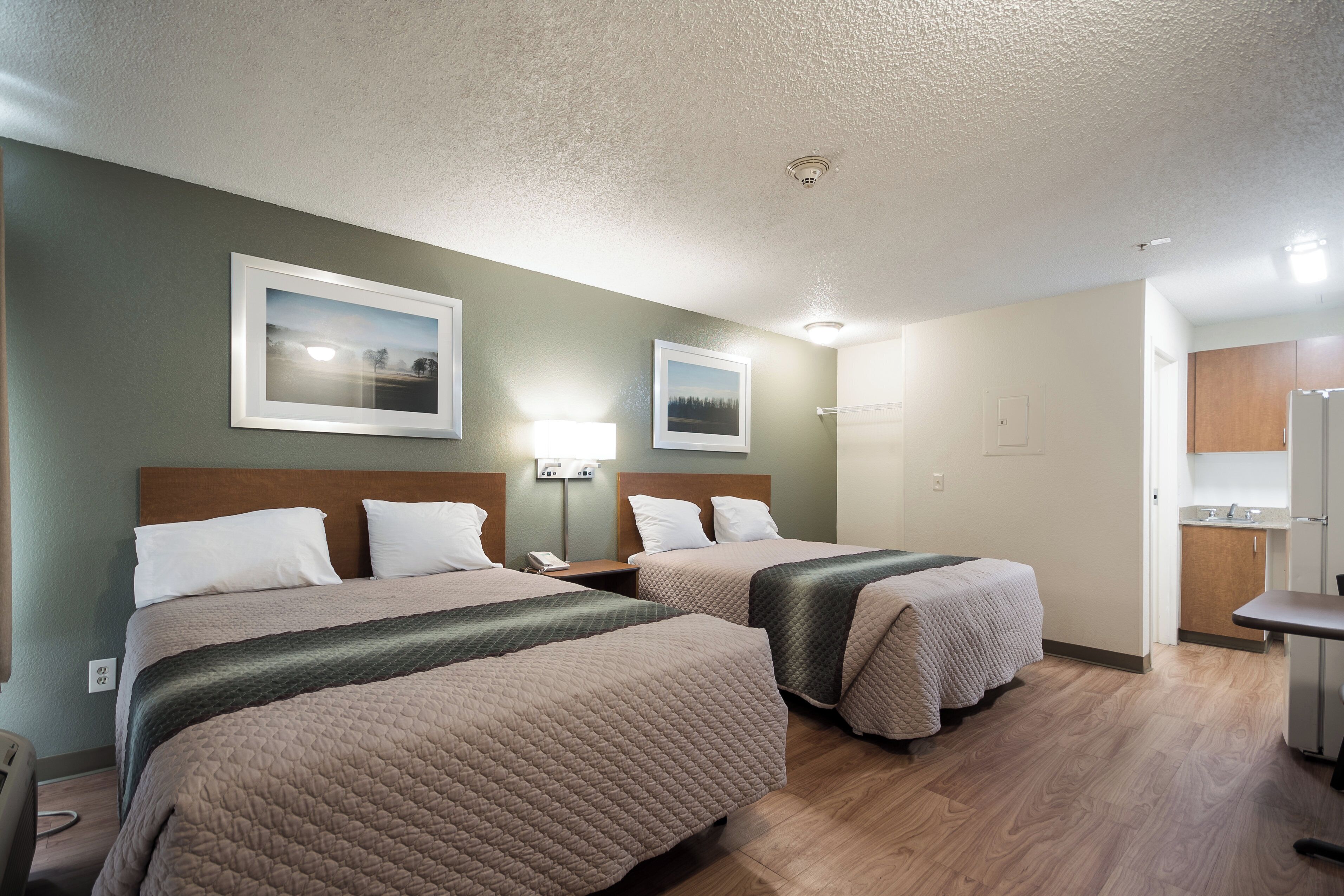 Estudio, 2 camas de matrimonio, no fumadores (Walk-In Shower) | Tabla de planchar con plancha, wifi gratis, ropa de cama