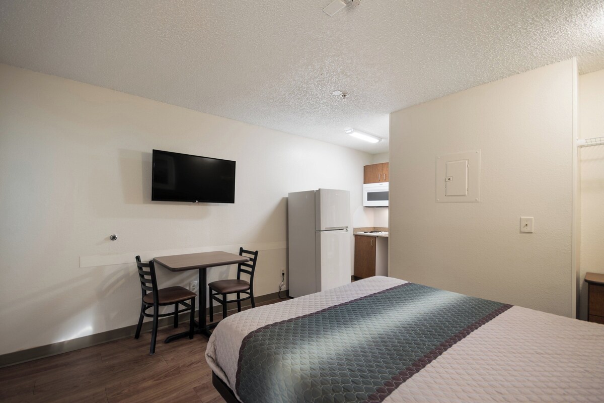 Iron/ironing board (on request), WiFi (free), bed sheets