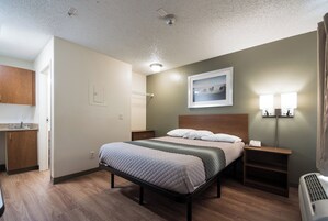 Tabla de planchar con plancha, wifi gratis y ropa de cama 