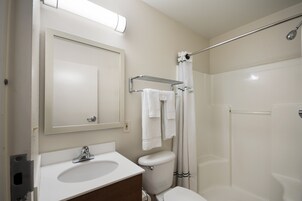 Iron/ironing board, free WiFi, bed sheets