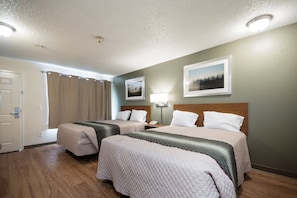Studio, 2 Queen-Betten, Nichtraucher (Walk-In Shower) | Bügeleisen/Bügelbrett, kostenloses WLAN, Bettwäsche