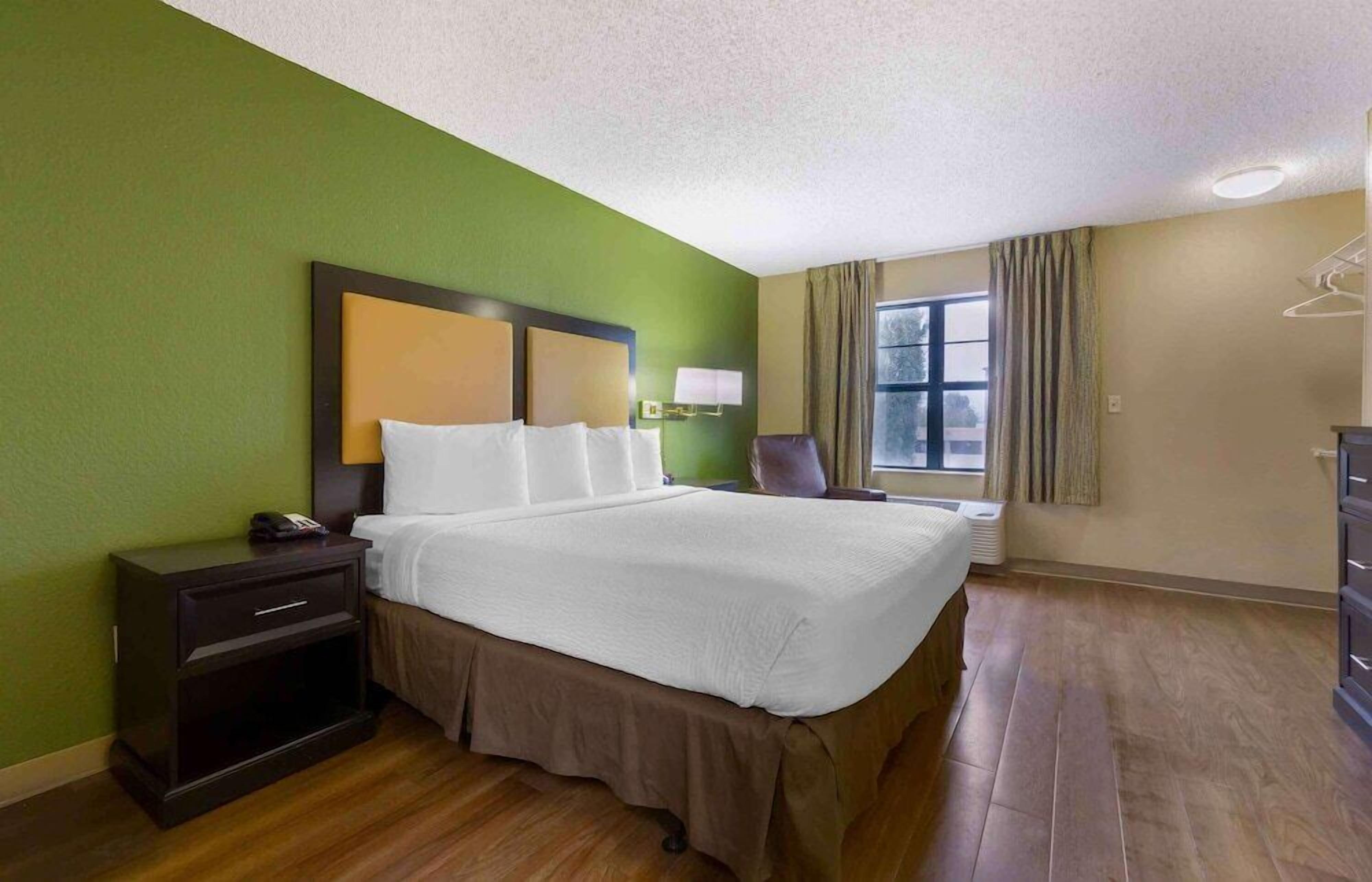 Desk, iron/ironing board, rollaway beds, free WiFi