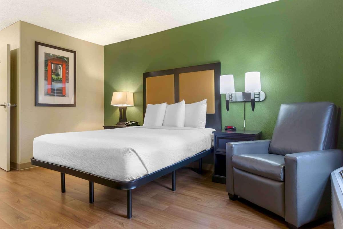 Desk, iron/ironing board, free WiFi, bed sheets