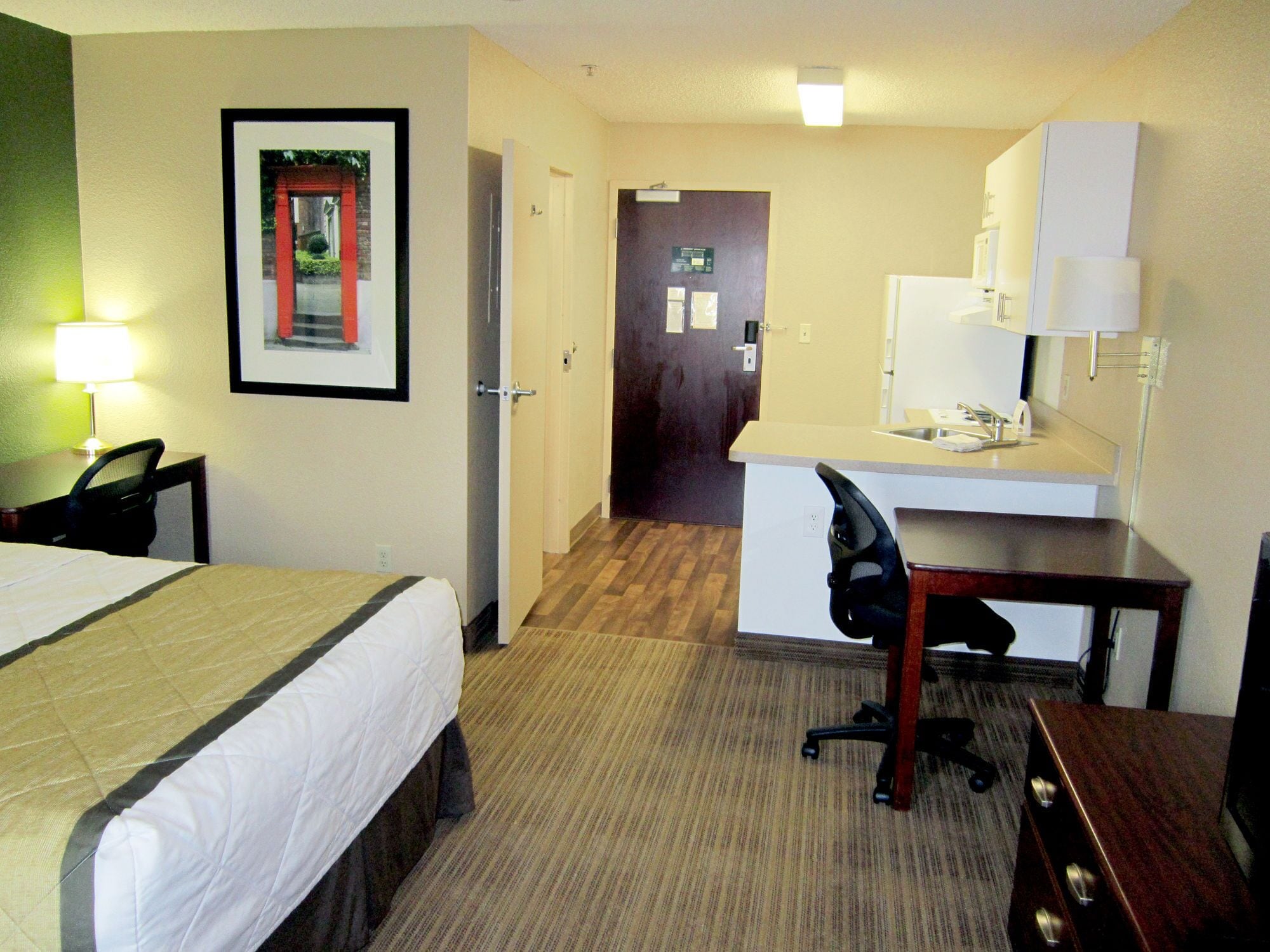 Desk, iron/ironing board, free WiFi, bed sheets