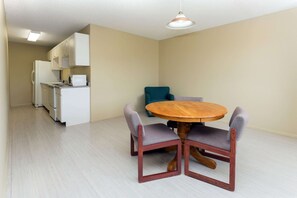 Free daily on-the-go breakfast - Days Inn by Wyndham Colorado Springs Airport (Colorado Springs)