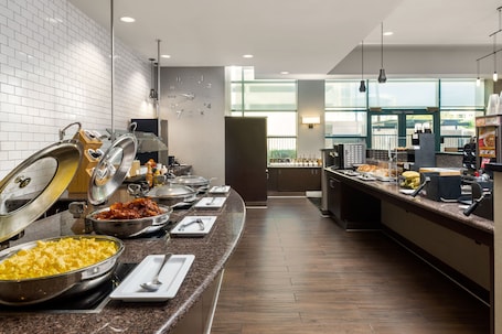 Dining. Residence Inn by Marriott Las Vegas Hughes Center
