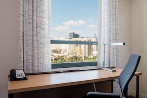 View from room - Residence Inn by Marriott Las Vegas Hughes Center (Las Vegas)