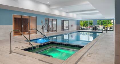 Holiday Inn Express & Suites Pittsfield - Berkshires by IHG