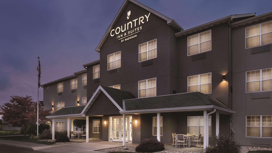 Country Inn & Suites by Radisson, Waterloo, IA