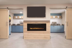 Free daily on-the-go breakfast