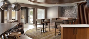 达拉斯北阿灵顿春丘套房