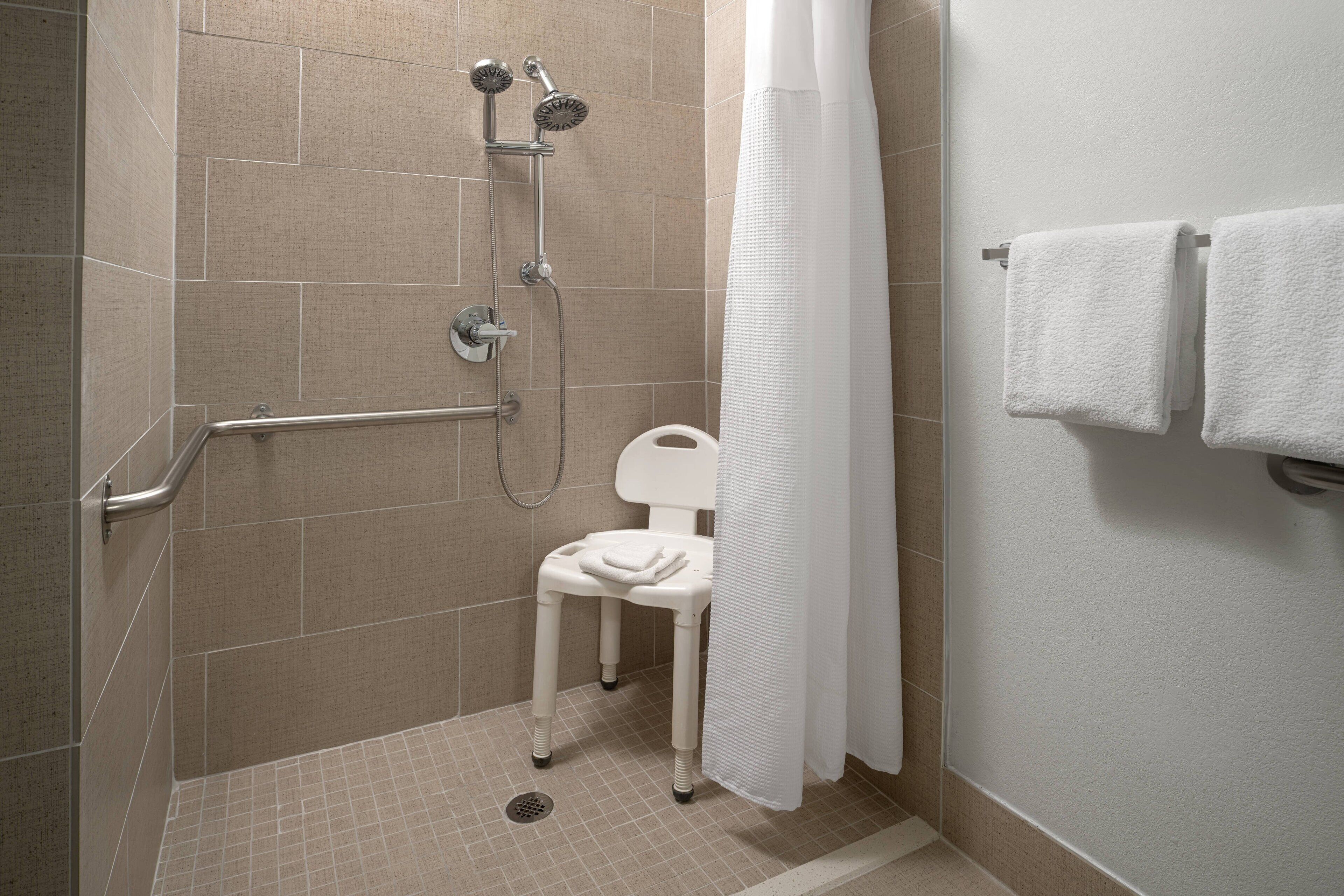 combined shower/bathtub, free toiletries, hair dryer, towels