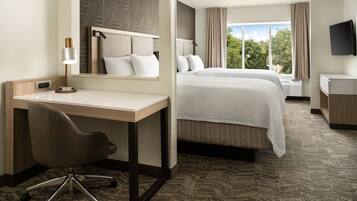 Desk, laptop workspace, iron/ironing board, free WiFi