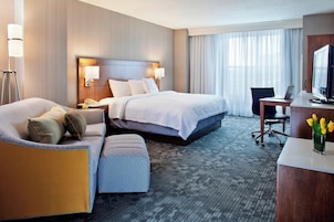 Caja de seguridad en la habitación, escritorio y cortinas blackout 