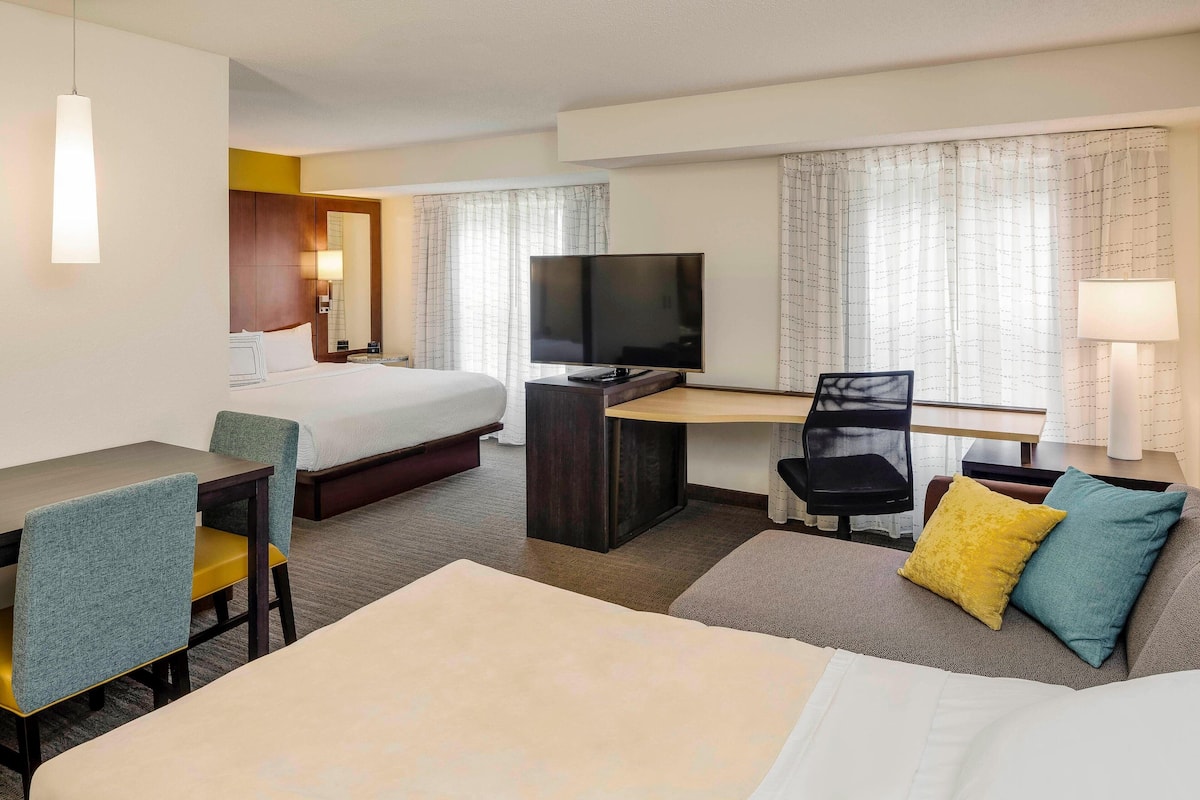 premium bedding, in-room safe, desk, blackout curtains