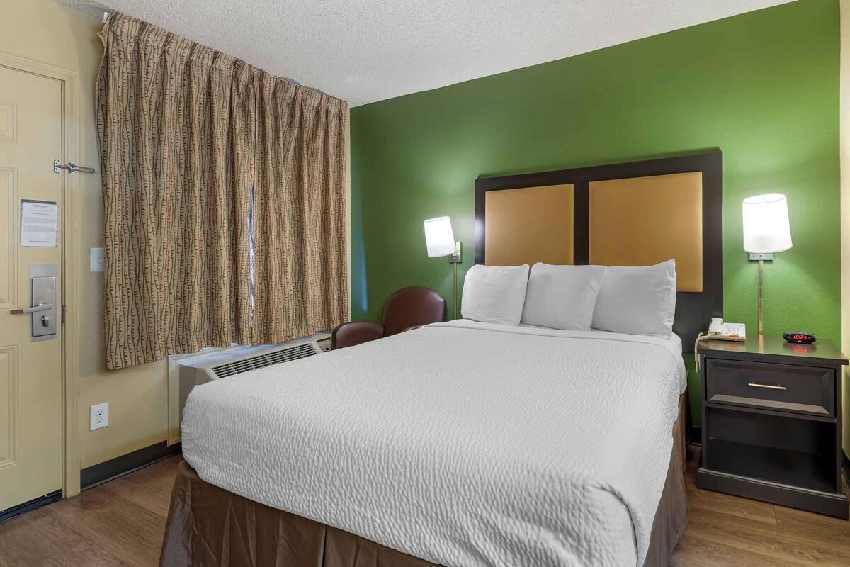 Estudio, 1 cama Queen size, para no fumadores | Escritorio, tabla de planchar con plancha, wifi gratis y ropa de cama