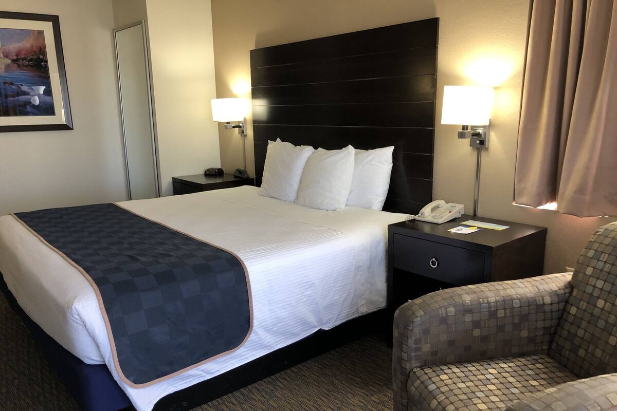 Desk, iron/ironing board, free cots/infant beds, rollaway beds