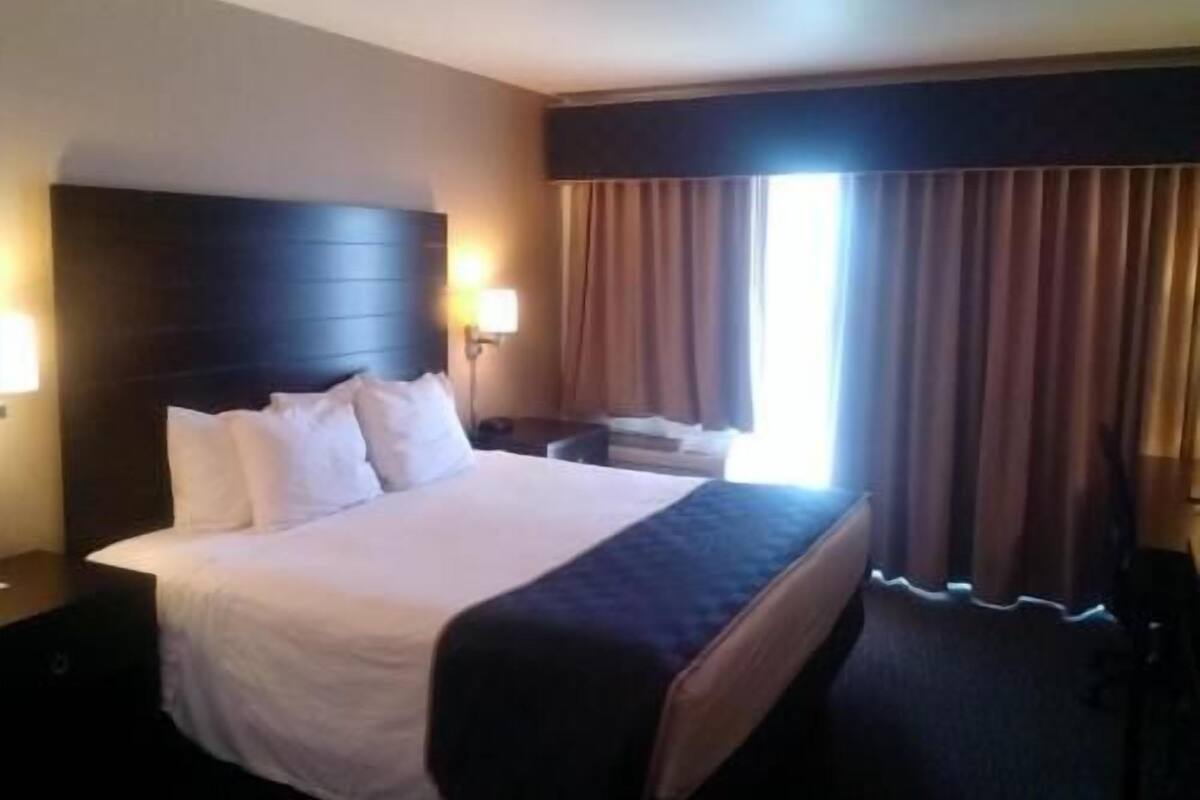 Desk, iron/ironing board, free cots/infant beds, rollaway beds