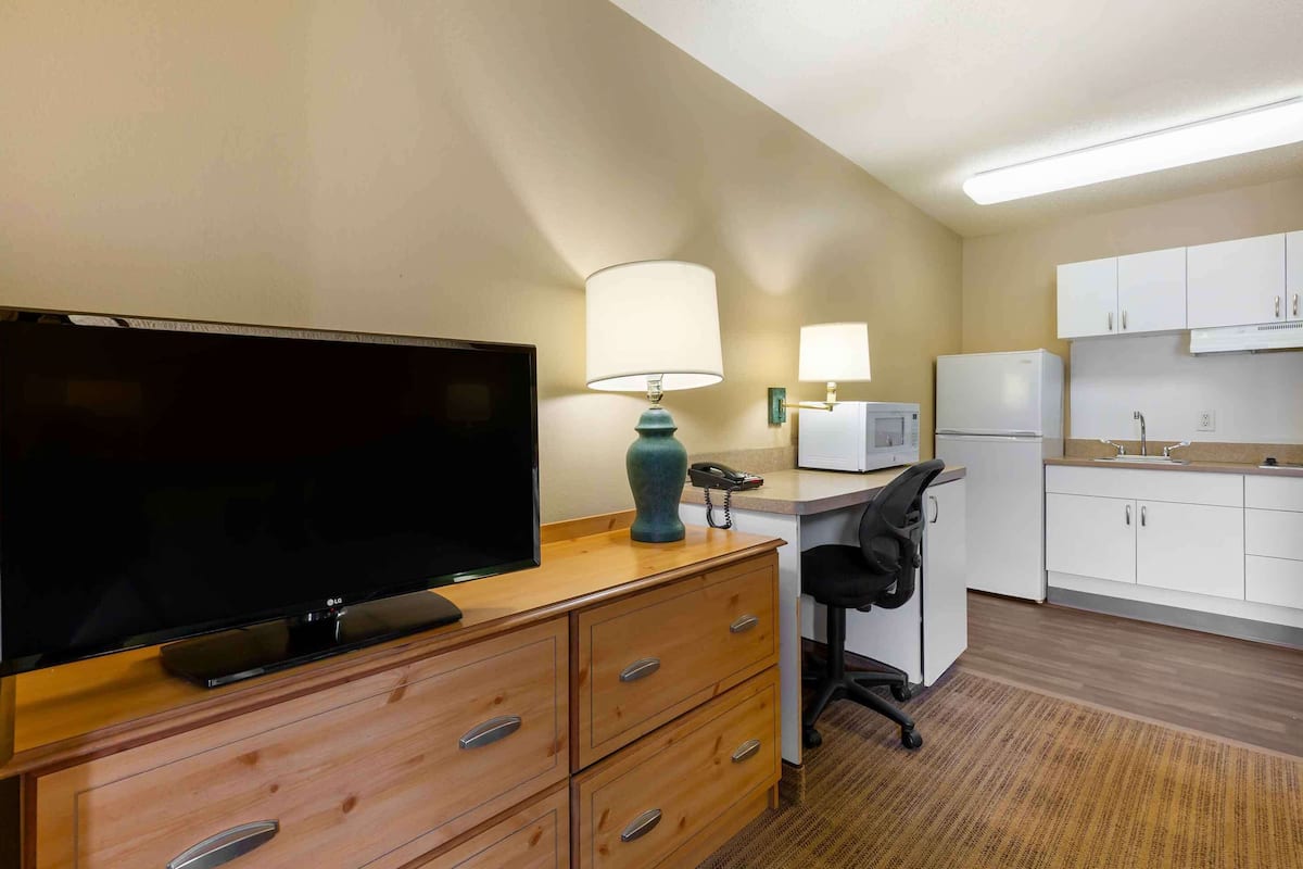 full-sized fridge, microwave, stovetop, coffee/tea maker