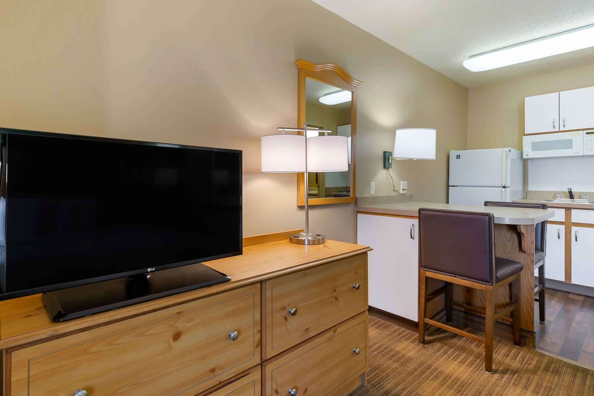 full-sized fridge, microwave, stovetop, coffee/tea maker