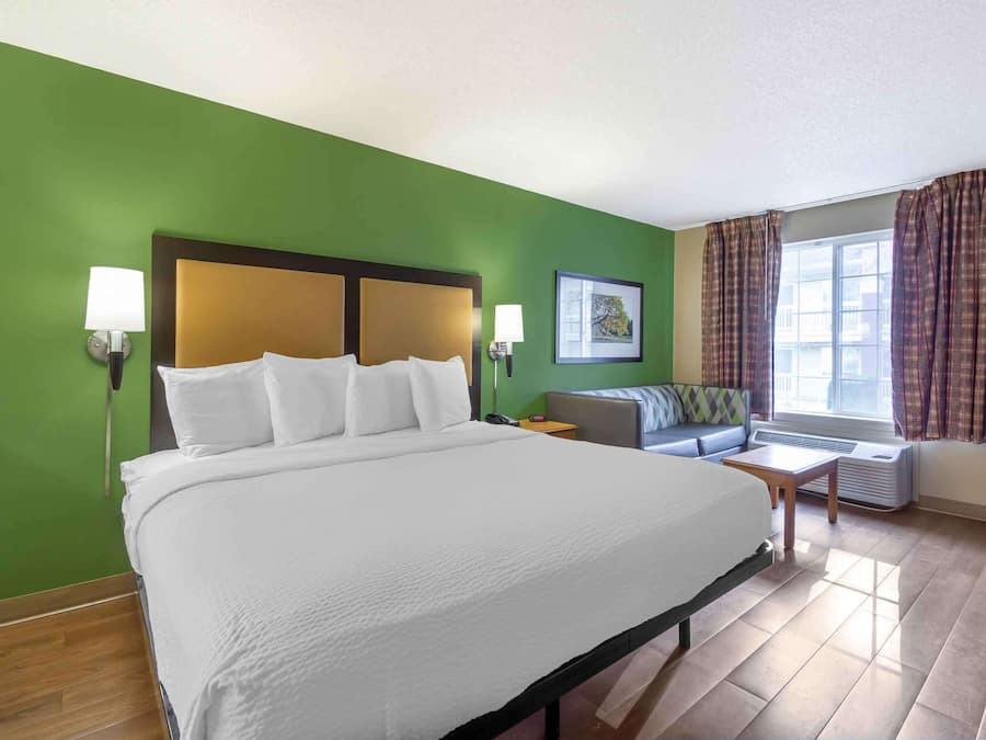 Desk, iron/ironing board, free WiFi