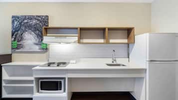 Studio, 1 King Bed, Accessible, Non Smoking | Desk, iron/ironing board, free WiFi